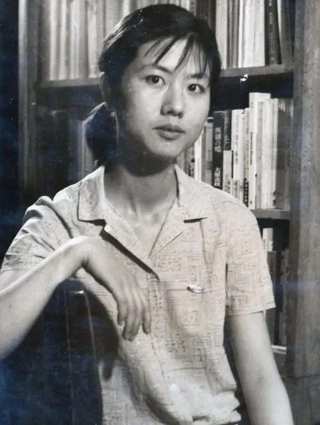 <p>王安忆年轻时期照片</p>