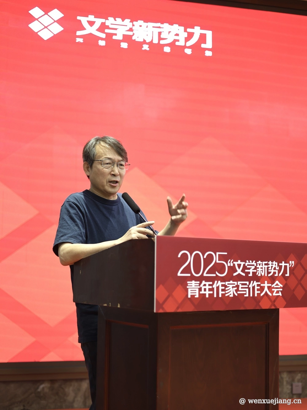 <p>作家经典照片</p>