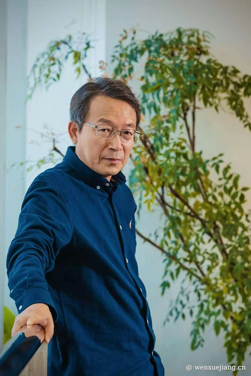 <p>作家经典照片</p>