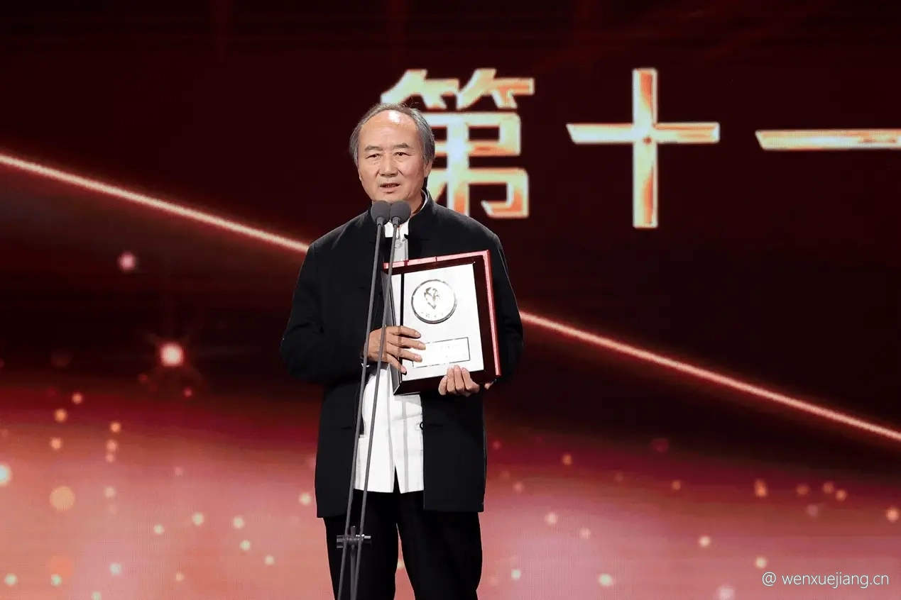 <p>刘亮程参加活动</p>